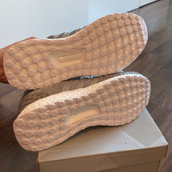 BNIB*Adidas Ultra Boost EQT Support Pusha T King Push Greyscale size 5 - Picture 4 of 6